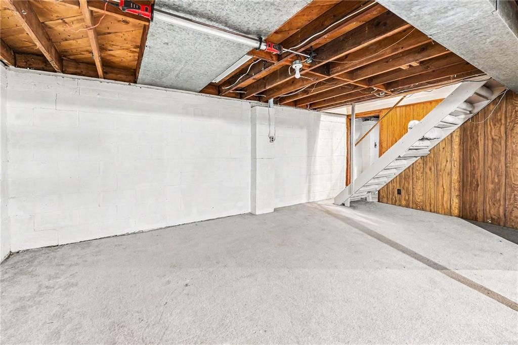 401 Maple Avenue — photo 20