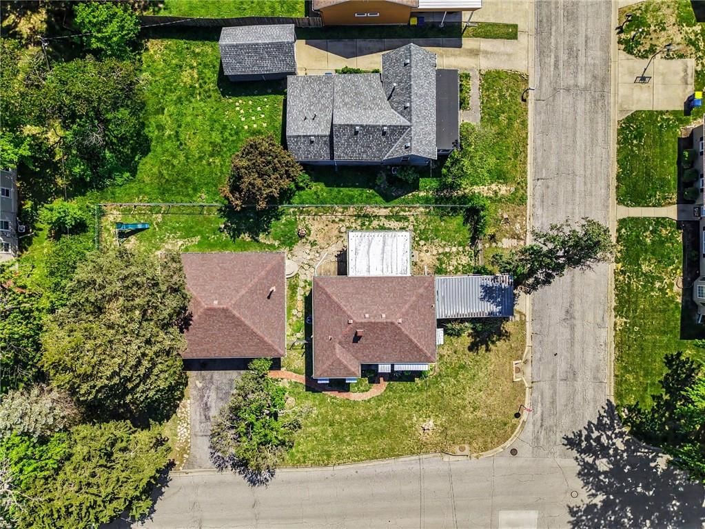 401 Maple Avenue — photo 28
