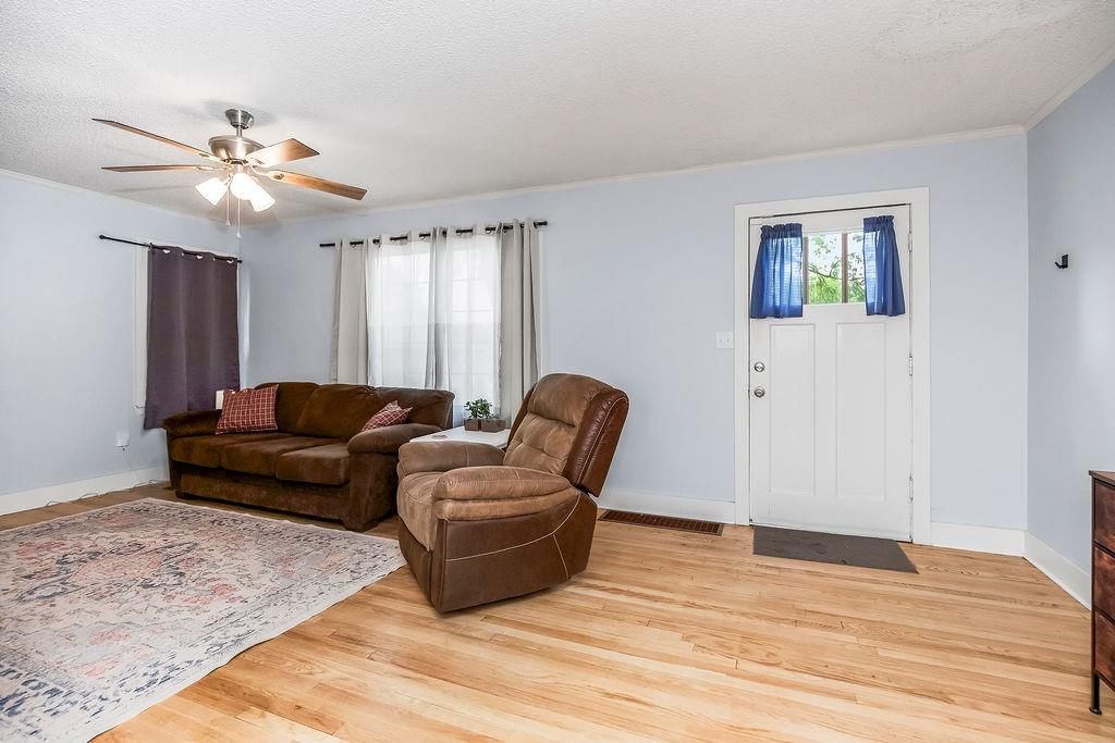 3216 S Hardy Avenue — photo 4