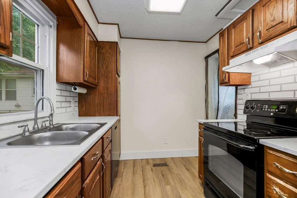 3216 S Hardy Avenue — photo 7