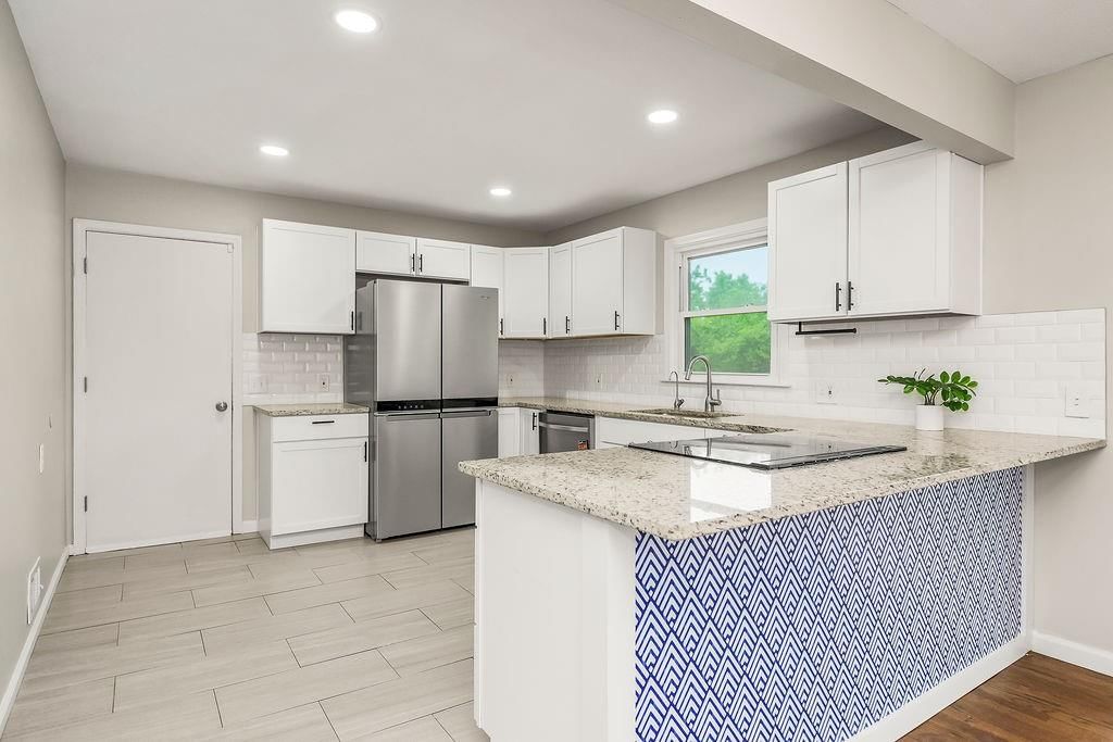 605 NW Lakeview Road — photo 13