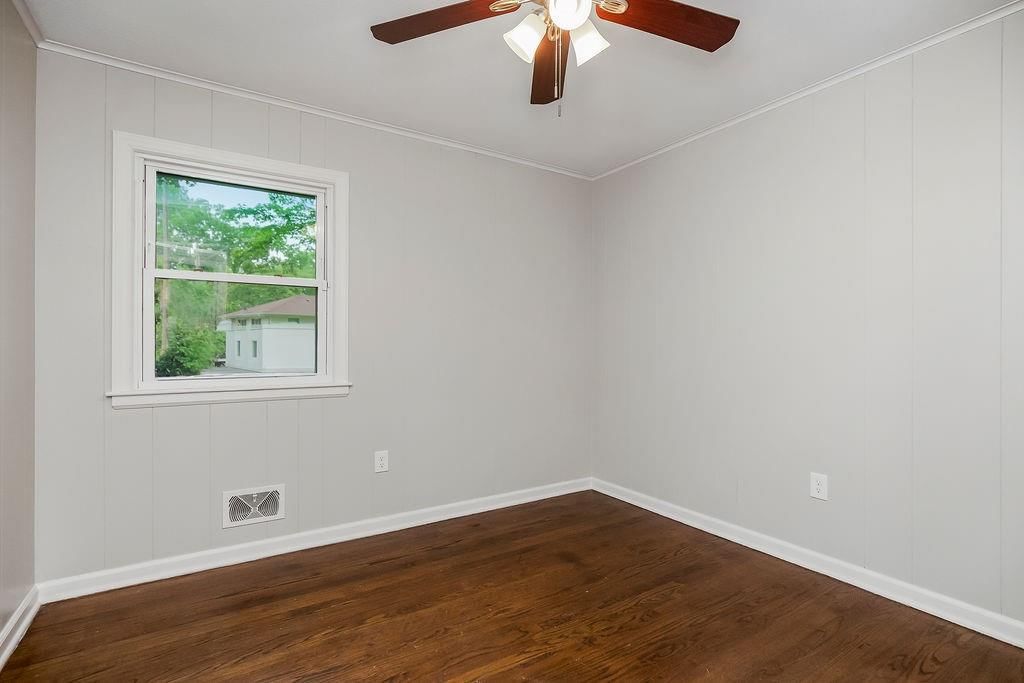 605 NW Lakeview Road — photo 14