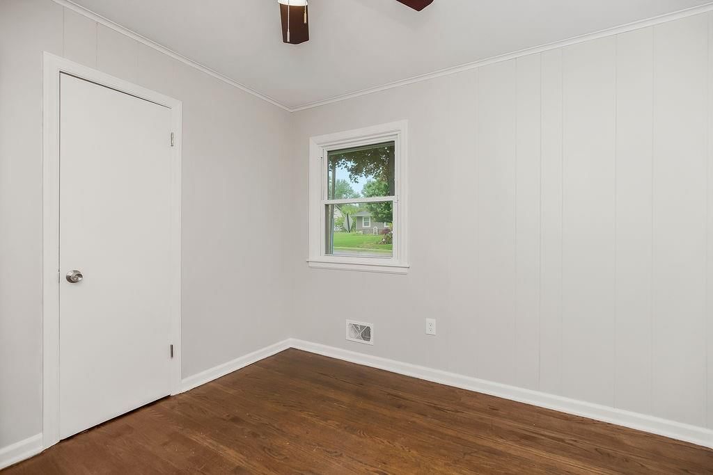 605 NW Lakeview Road — photo 15