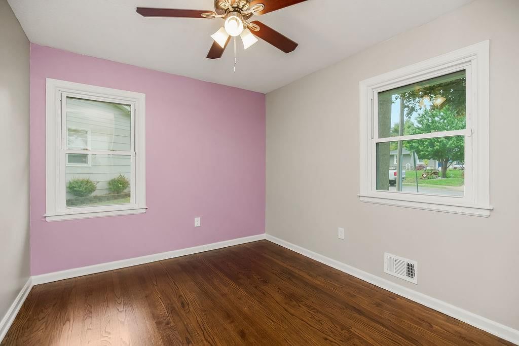 605 NW Lakeview Road — photo 18