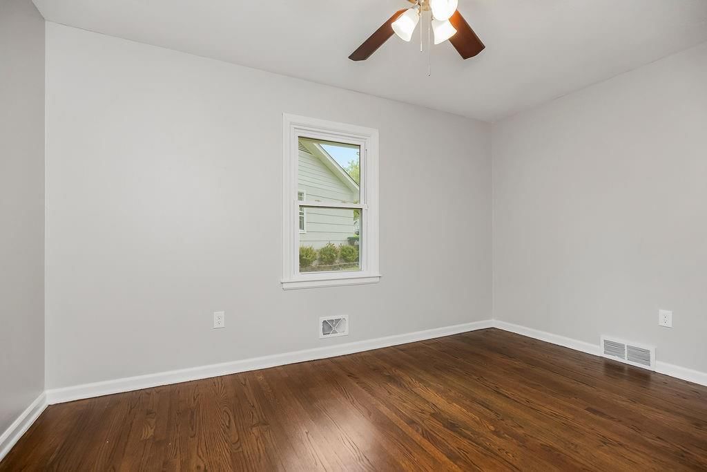 605 NW Lakeview Road — photo 22
