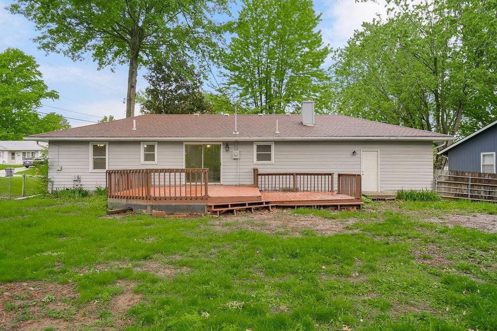 605 NW Lakeview Road — photo 27