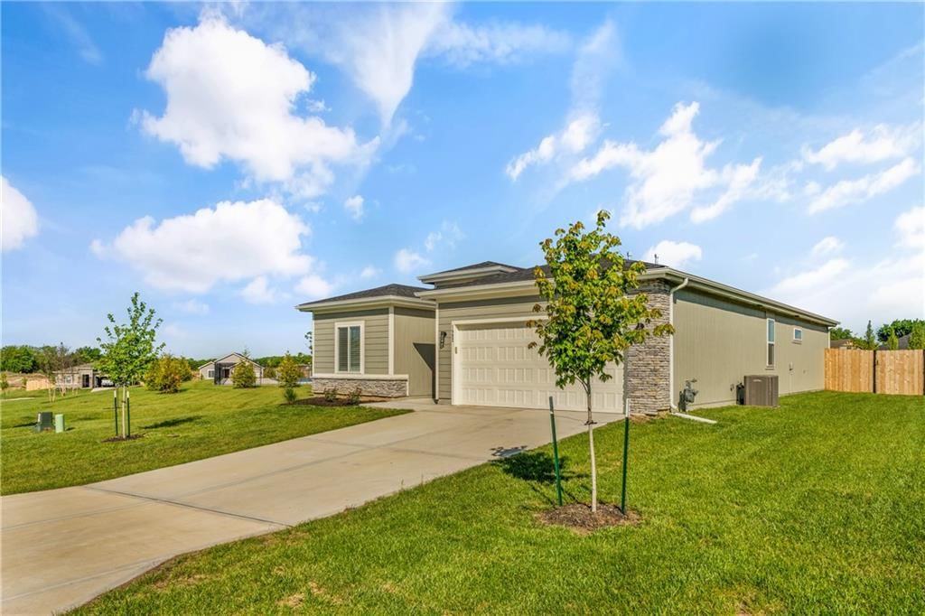 1592 Grayhawk Drive — photo 3