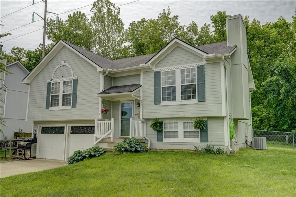 407 SW 24th Terrace, Oak Grove, MO