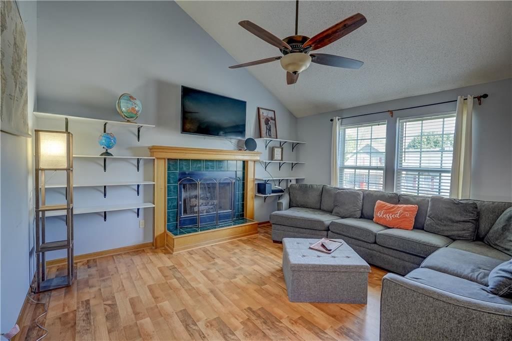 407 SW 24th Terrace — photo 5