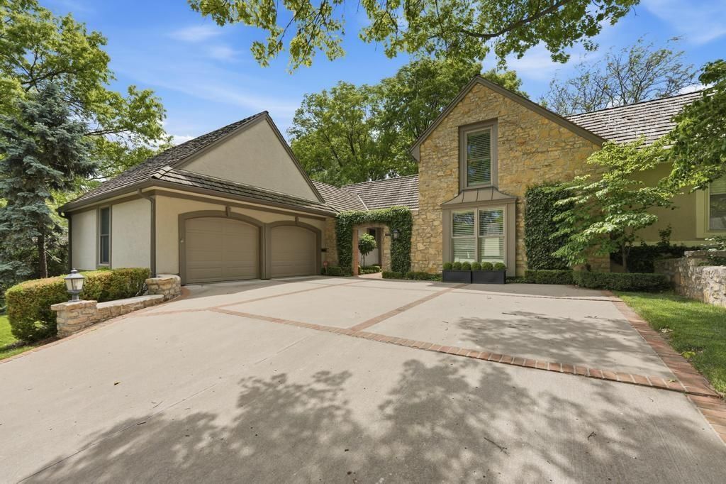 7904 Bristol Court — photo 2