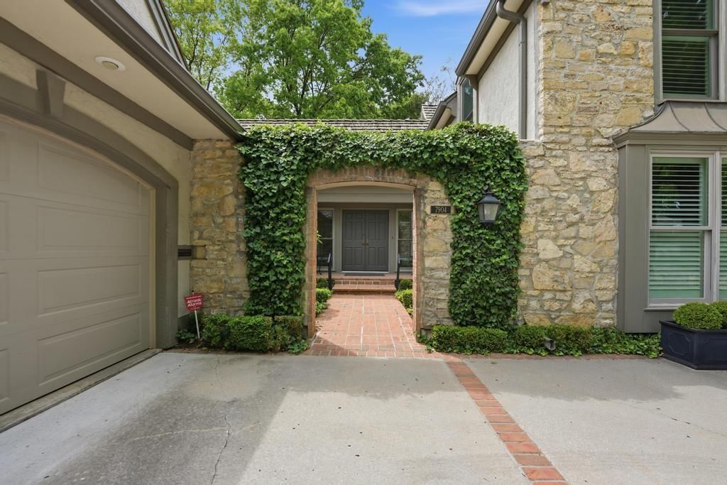 7904 Bristol Court — photo 3