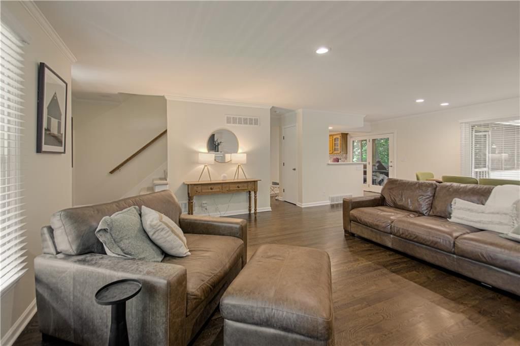 1500 Amesbury Avenue — photo 9