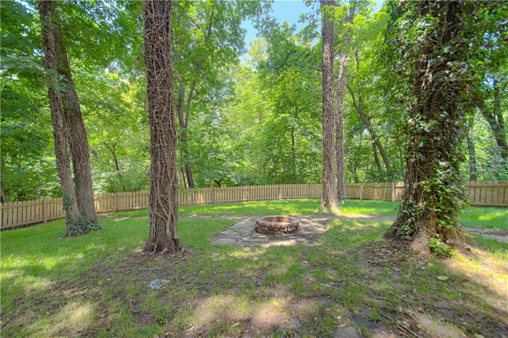 1500 Amesbury Avenue — photo 37
