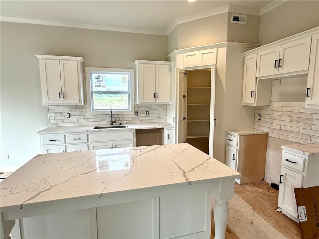 Photo 4 of 43, 621 E 13th Street, Kearney, MO 64060
