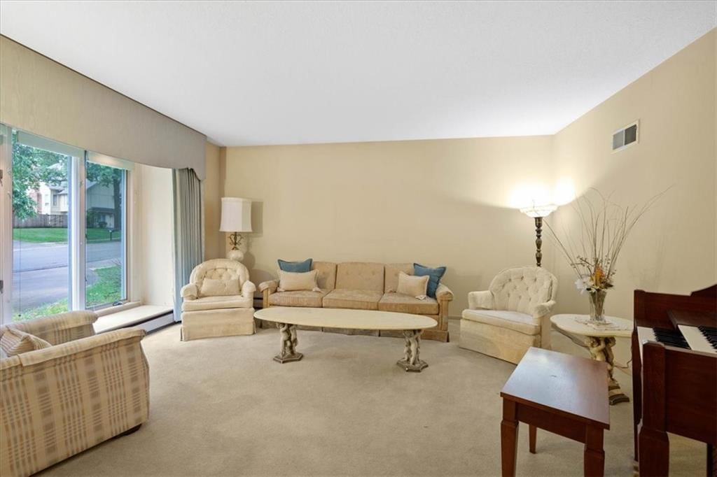 8214 W 99th Street — photo 4