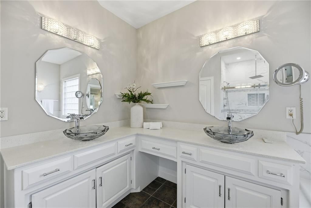 340 SE Chelsea Drive — photo 16