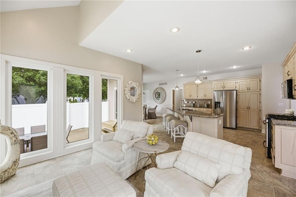 340 SE Chelsea Drive — photo 21
