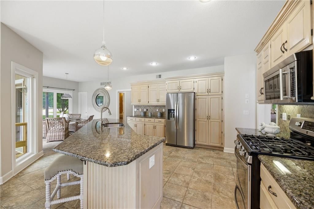 340 SE Chelsea Drive — photo 22