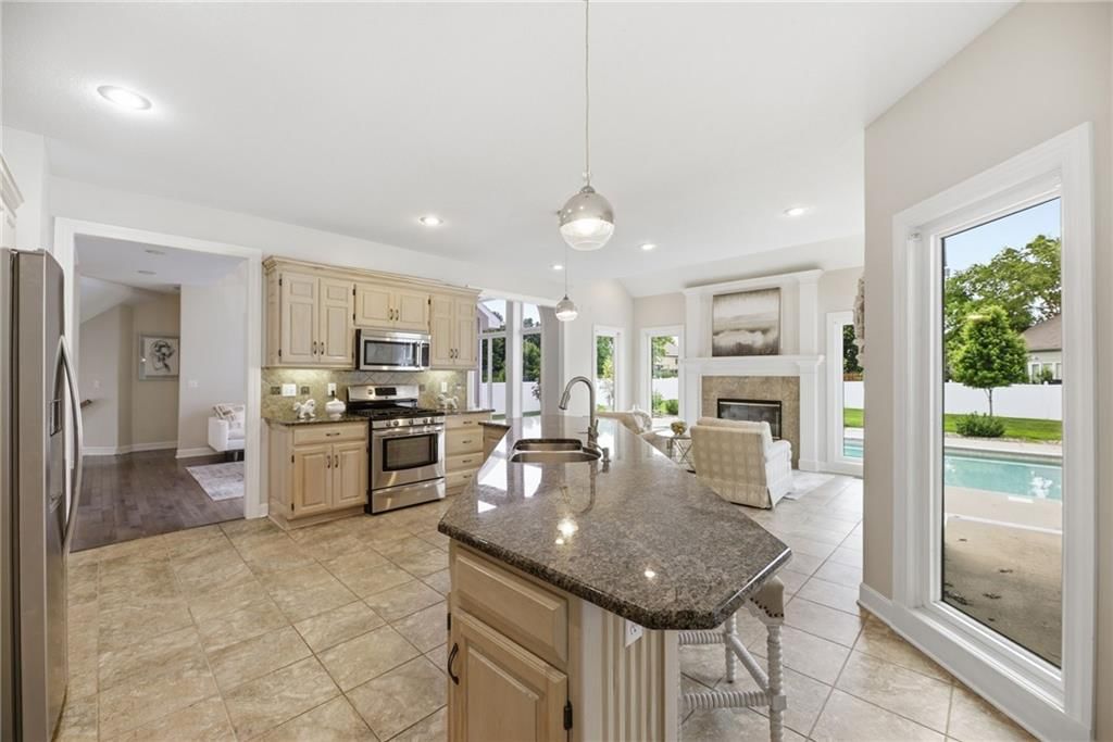 340 SE Chelsea Drive — photo 24