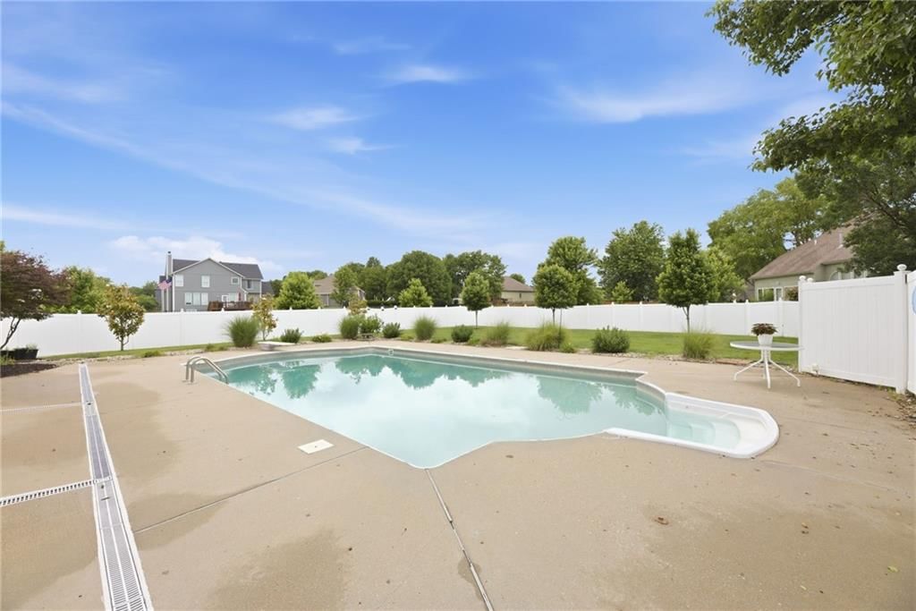 340 SE Chelsea Drive — photo 55
