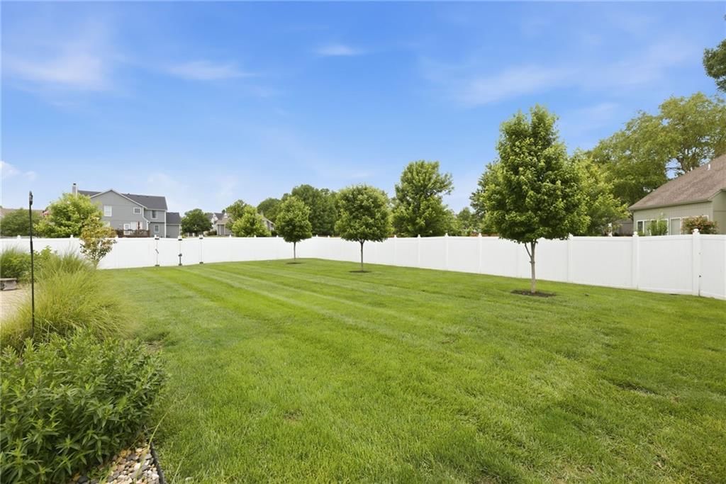 340 SE Chelsea Drive — photo 60