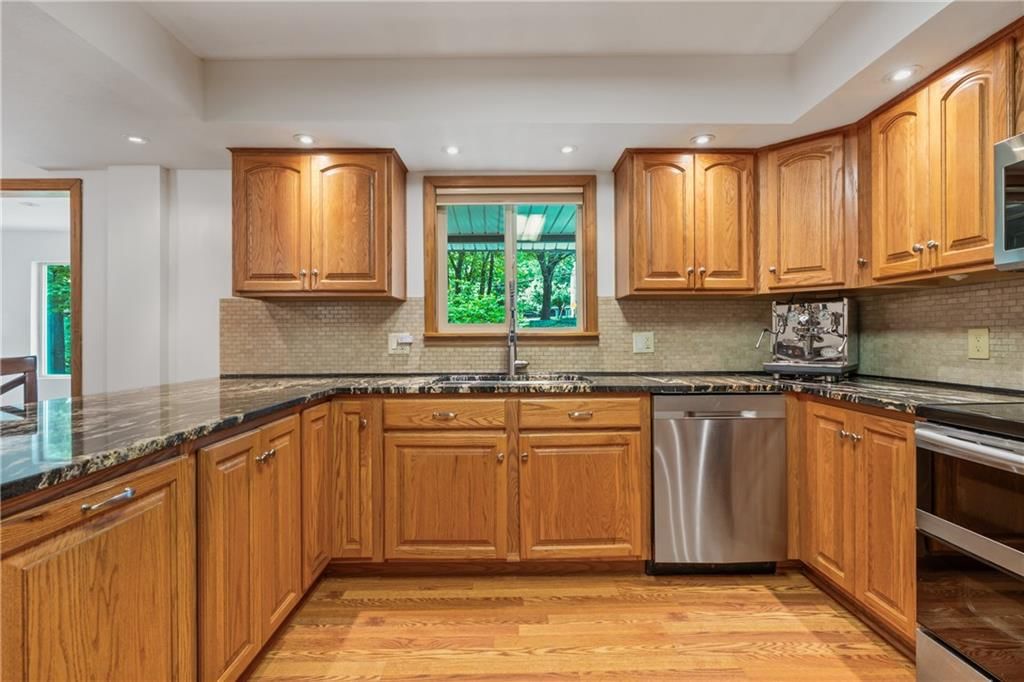2405 E 125th Street — photo 13