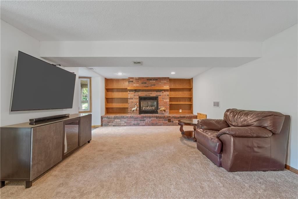 2405 E 125th Street — photo 31
