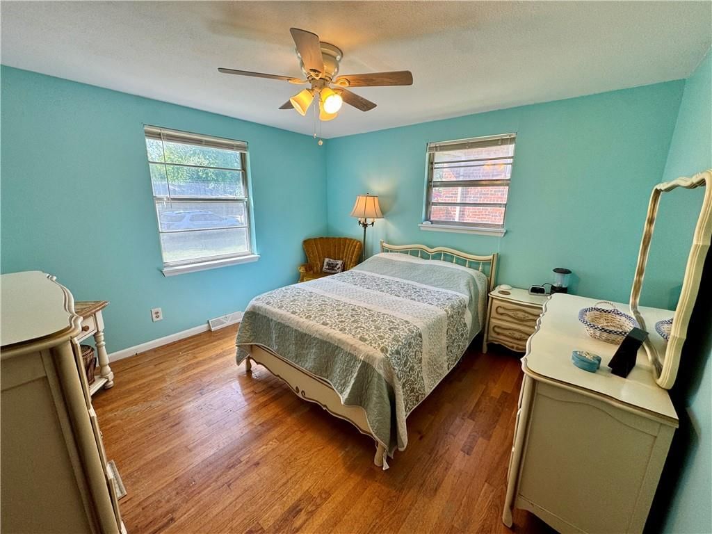 2809 Girard Avenue — photo 14