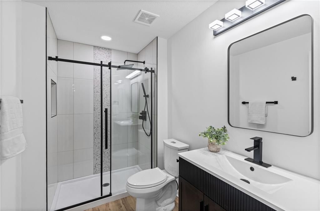 646 NE Saint Andrews Court — photo 36