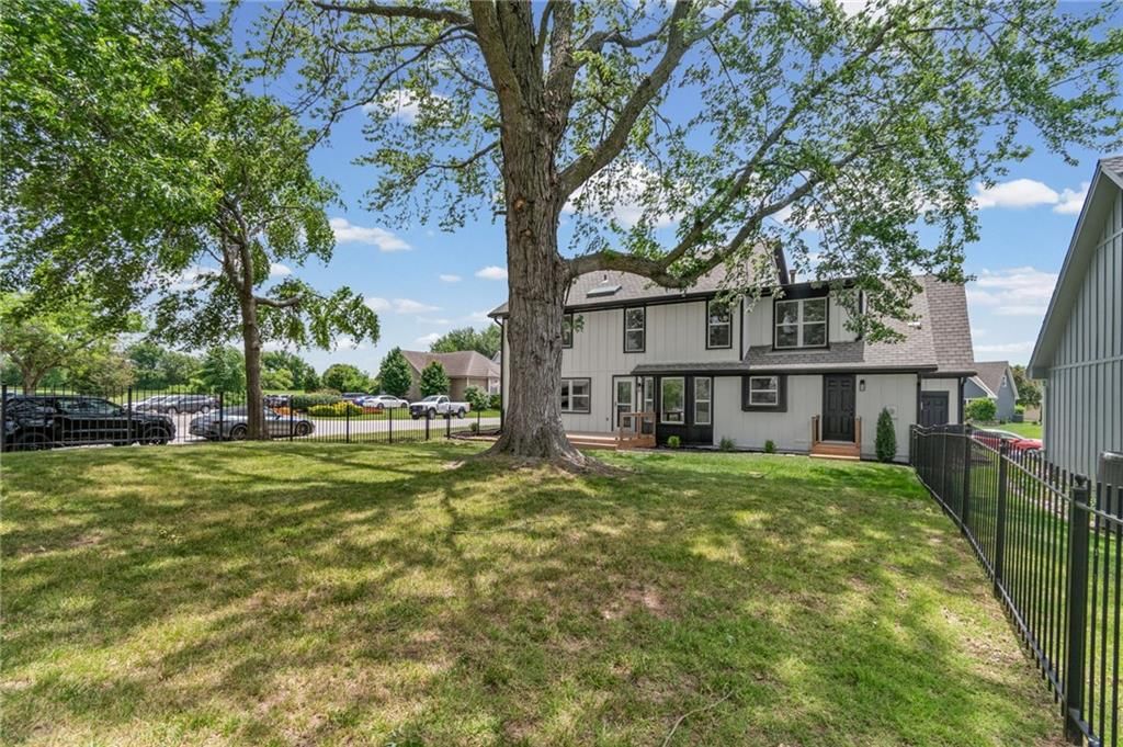 646 NE Saint Andrews Court — photo 38
