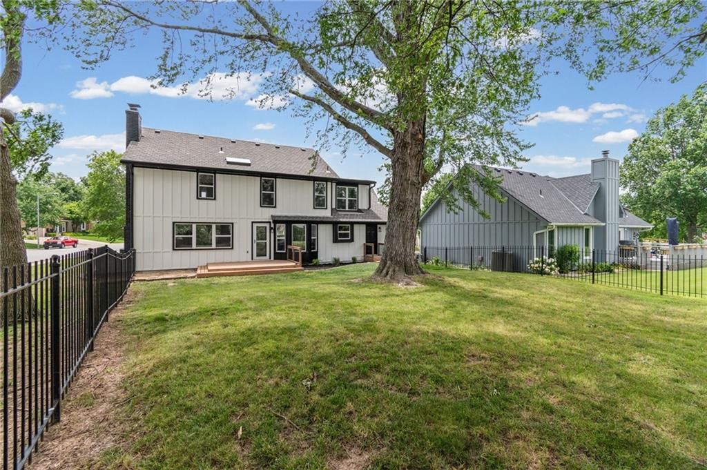 646 NE Saint Andrews Court — photo 39