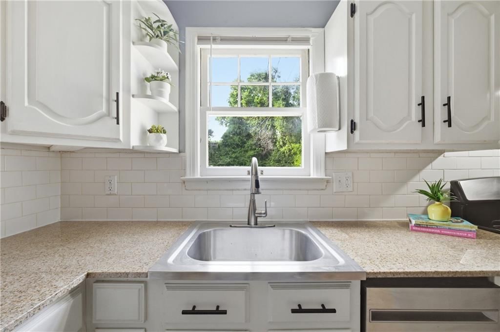 418 W 87th Terrace — photo 13