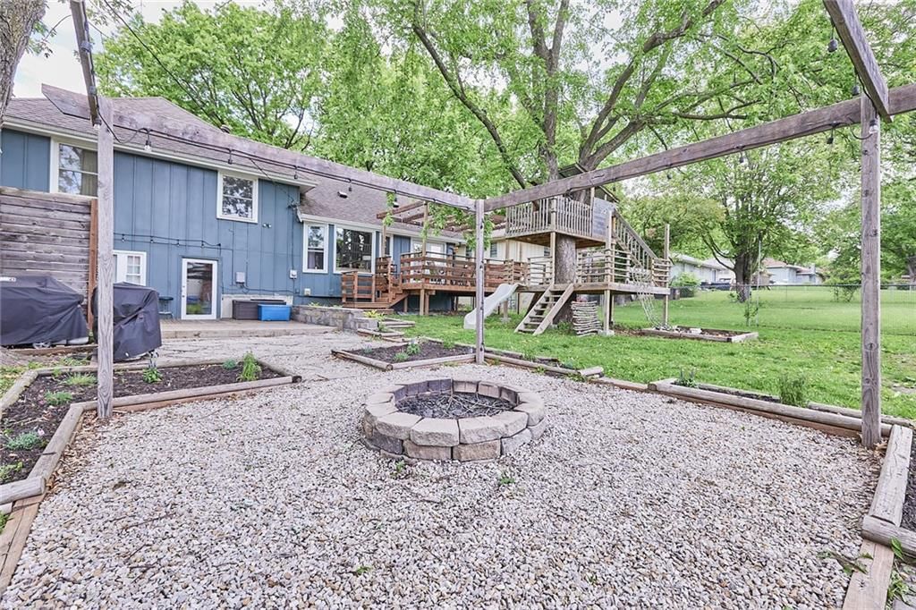 12719 CRYSTAL Avenue — photo 40