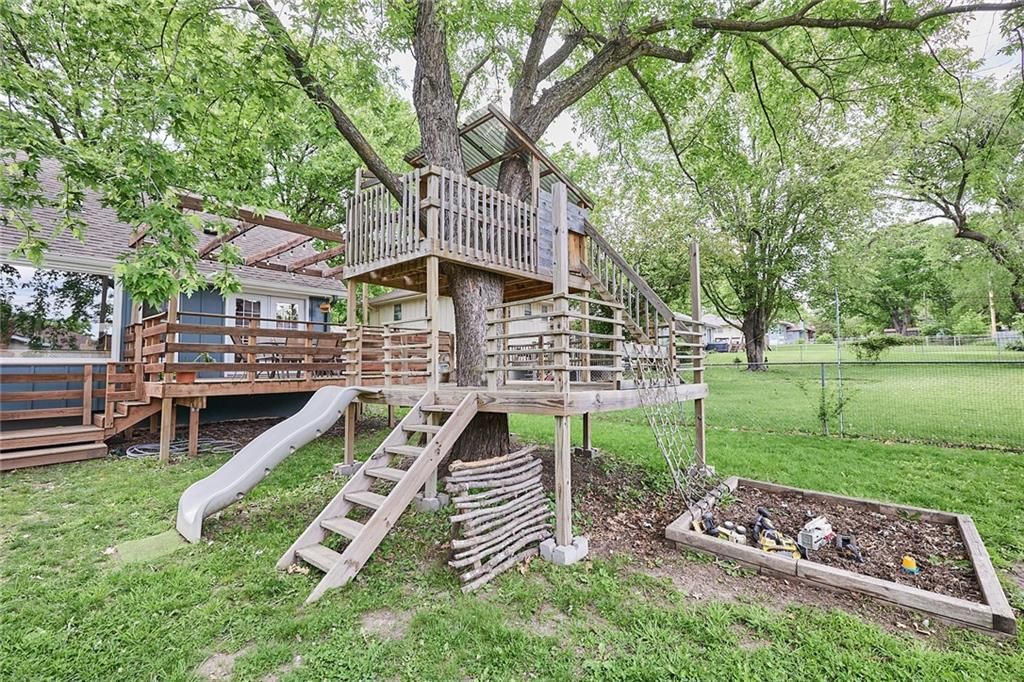 12719 CRYSTAL Avenue — photo 44