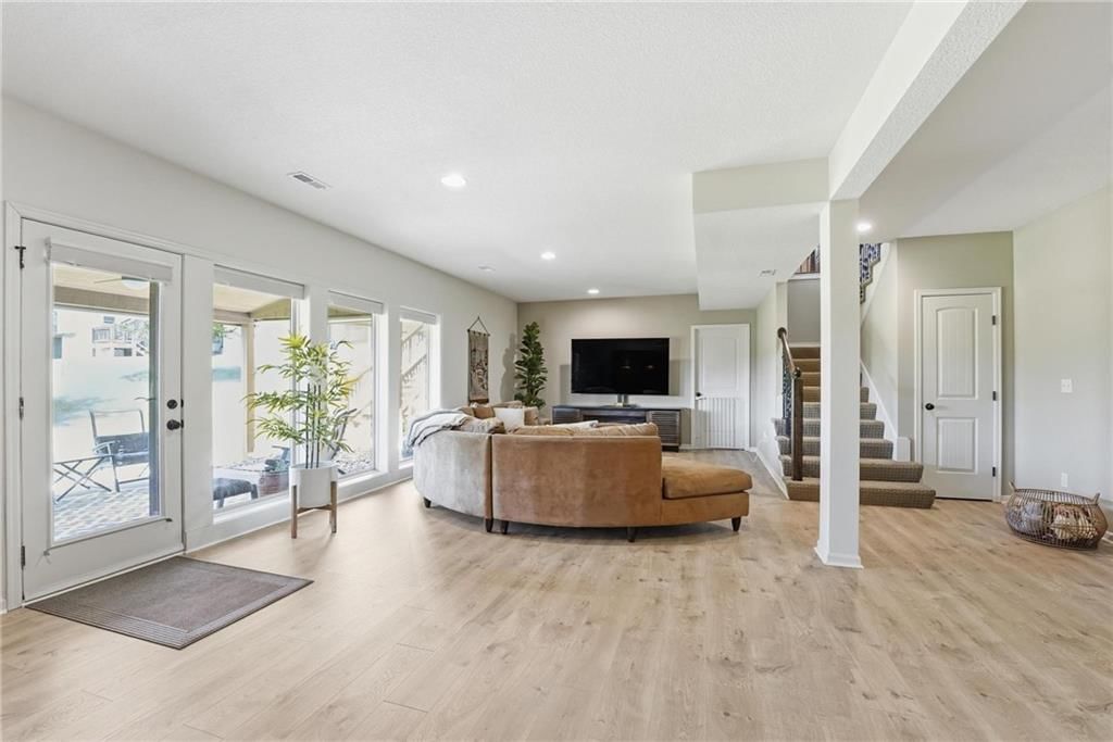 9308 N Bellview Avenue — photo 33