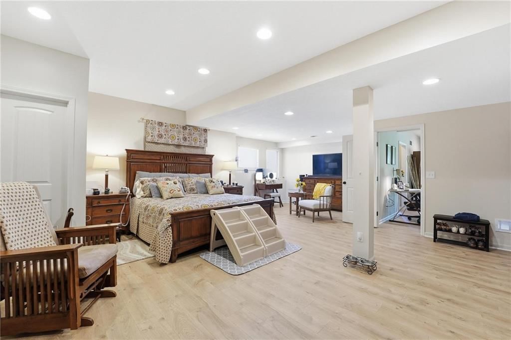 9308 N Bellview Avenue — photo 40