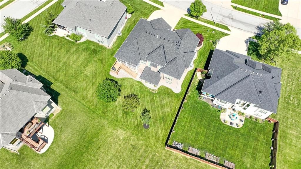 9308 N Bellview Avenue — photo 59
