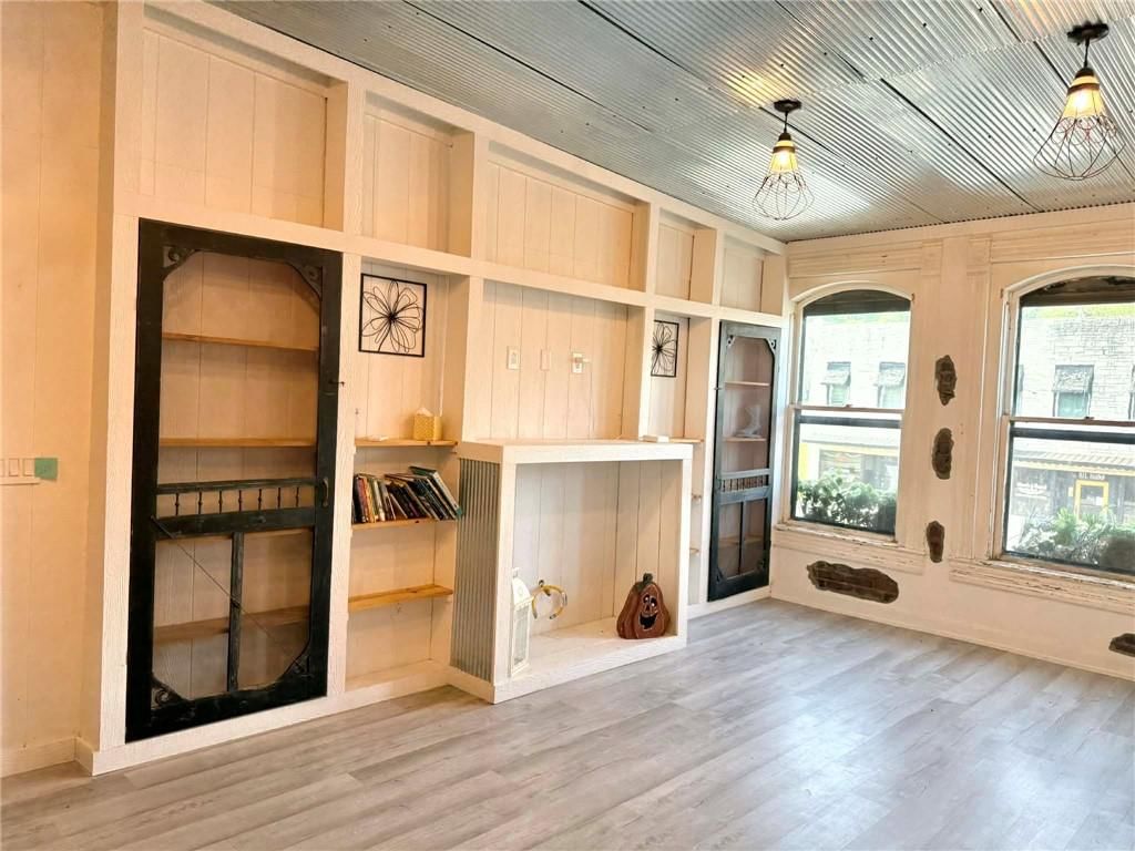 108 E Broadway Street — photo 6