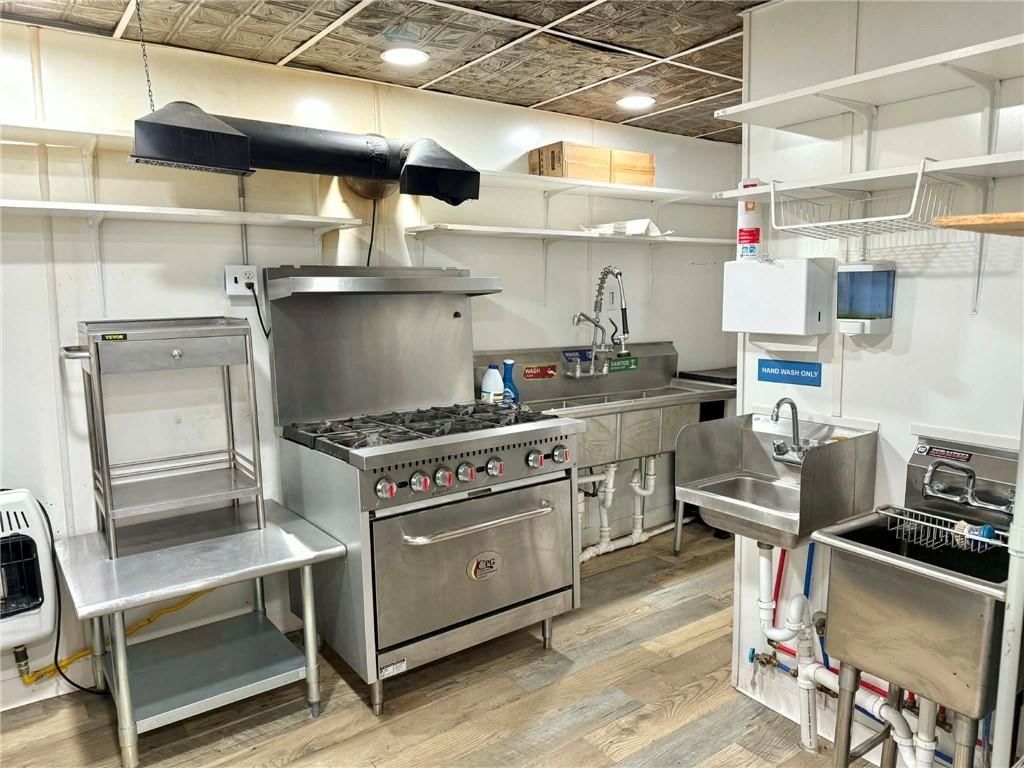 108 E Broadway Street — photo 10