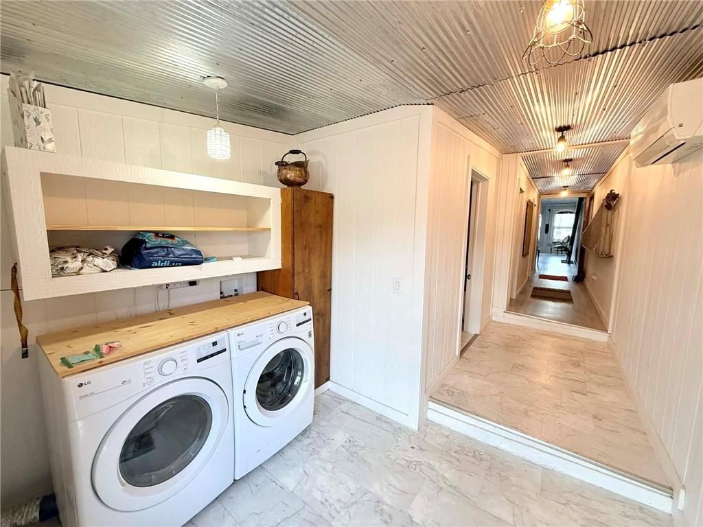 108 E Broadway Street — photo 13