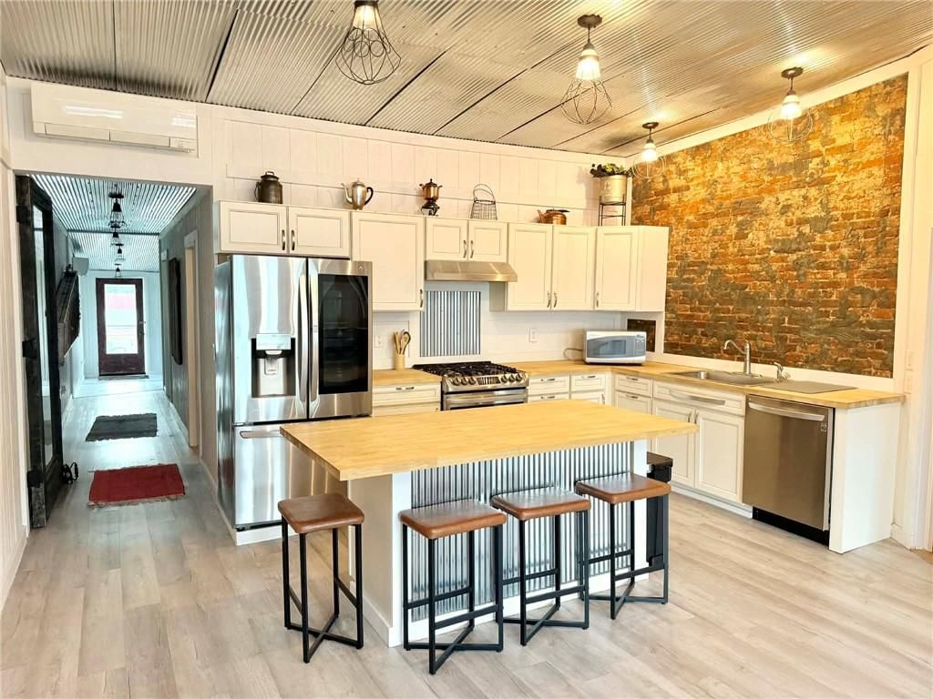 108 E Broadway Street — photo 15