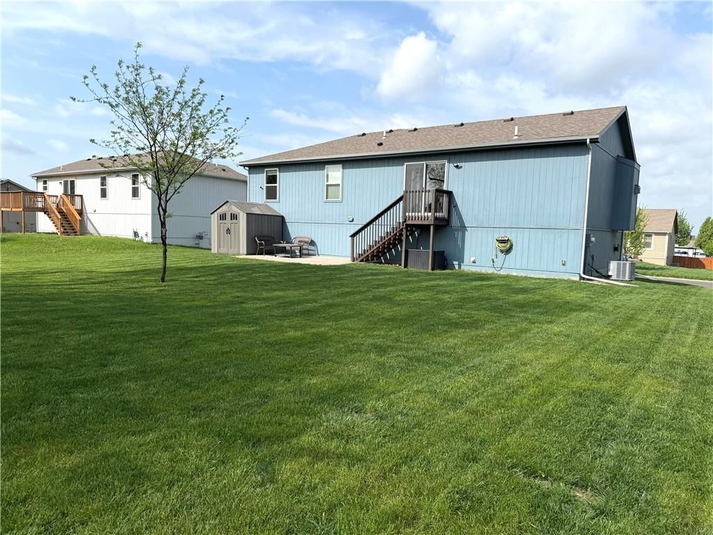 21401 Noble Street — photo 4