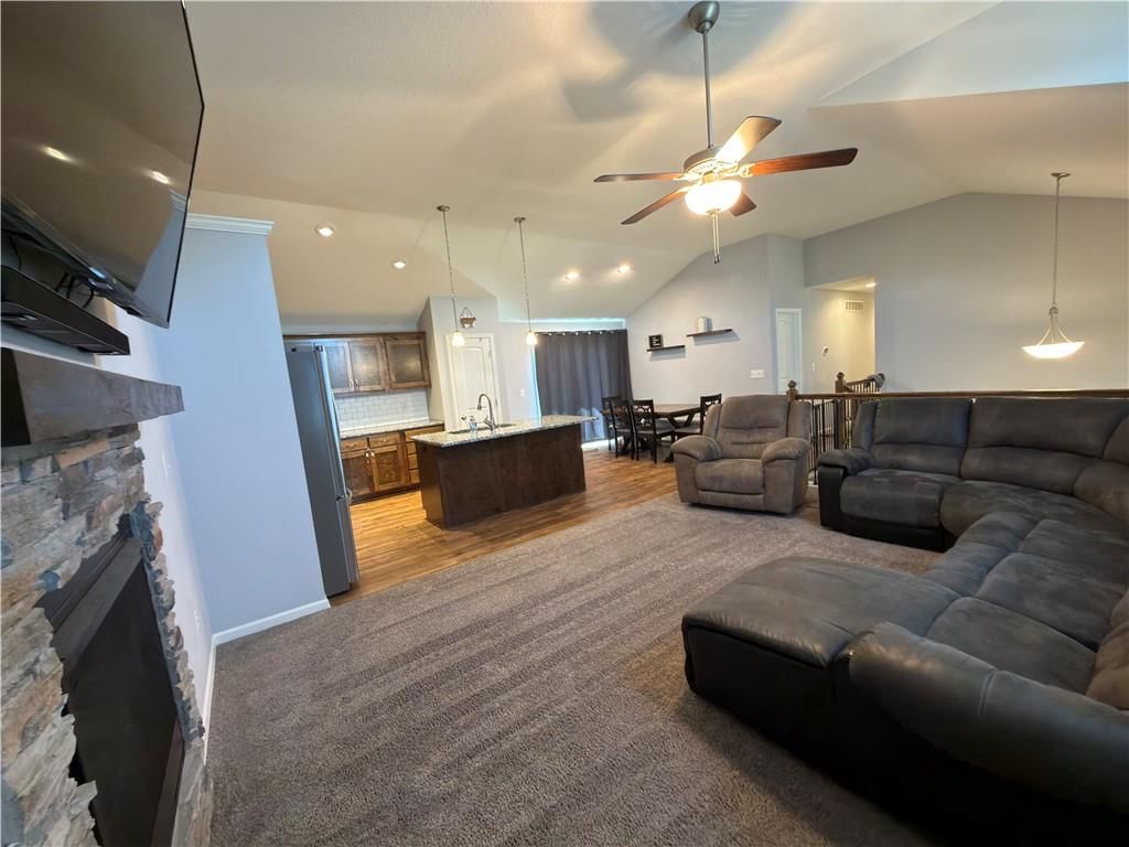 21401 Noble Street — photo 9
