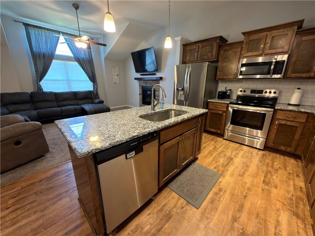 21401 Noble Street — photo 10