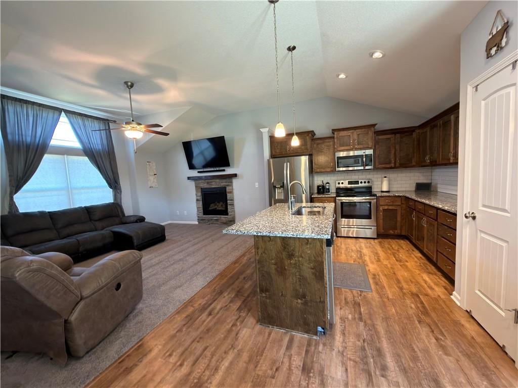 21401 Noble Street — photo 12