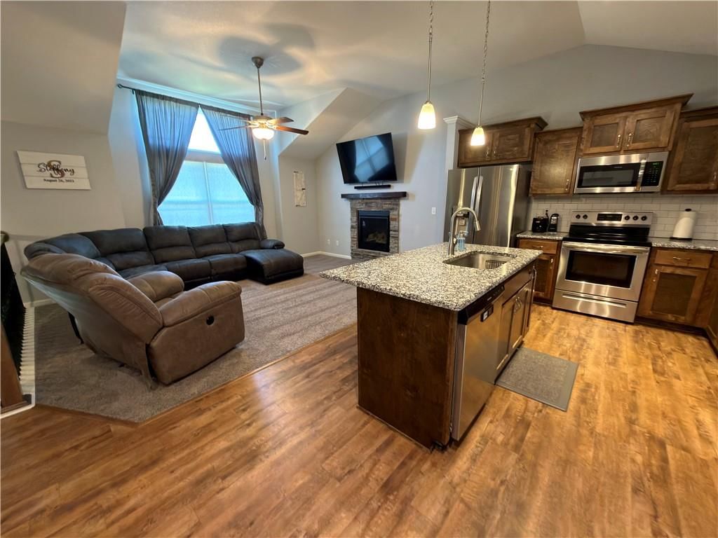 21401 Noble Street — photo 13