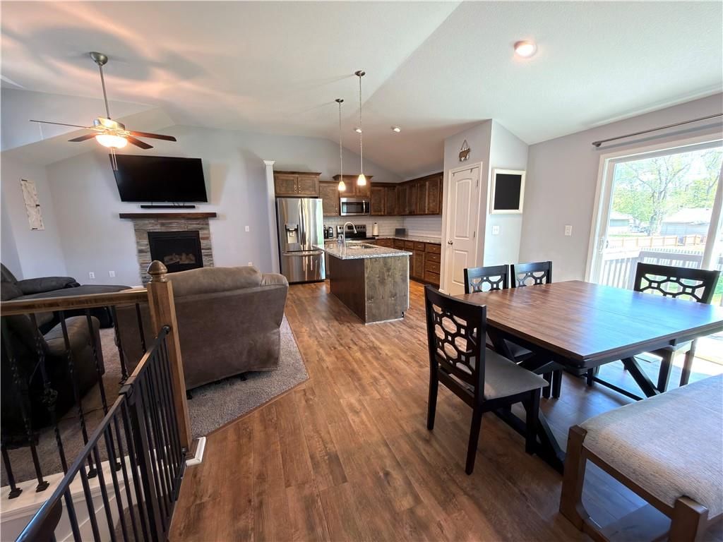 21401 Noble Street — photo 14