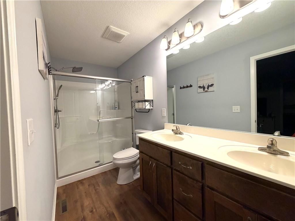 21401 Noble Street — photo 22