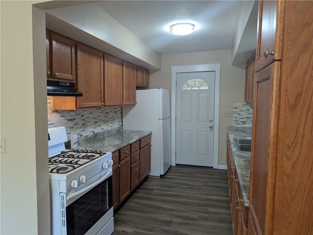 534 W 11th Street — photo 16