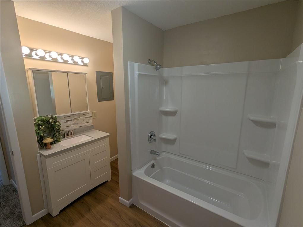 534 W 11th Street — photo 29